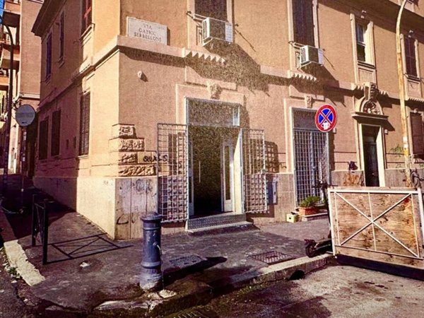 ufficio in vendita a Roma in zona Tuscolano