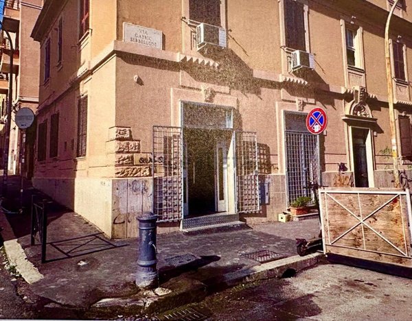ufficio in vendita a Roma in zona Tuscolano