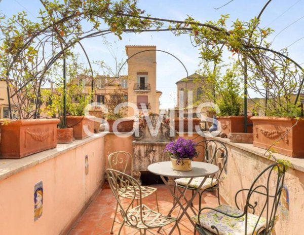 appartamento in vendita a Roma in zona Rione Regola