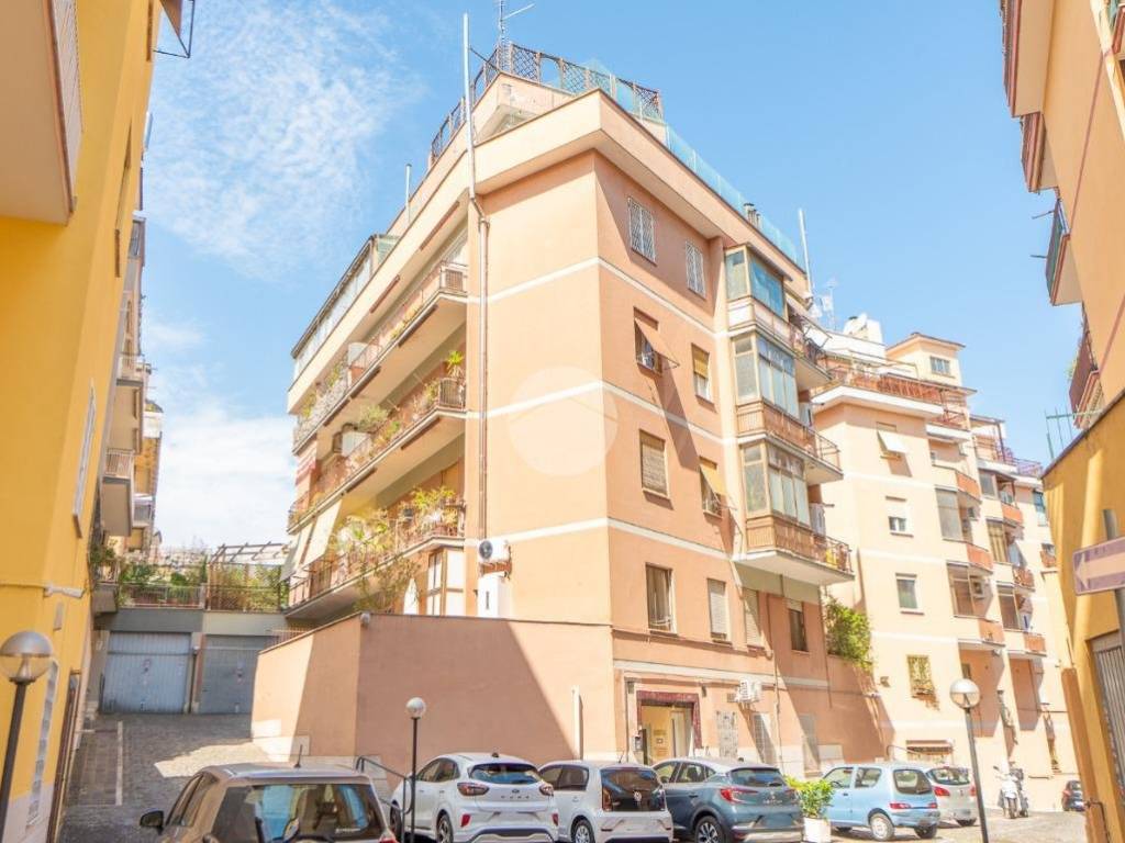 appartamento in vendita a Roma in zona Gianicolense