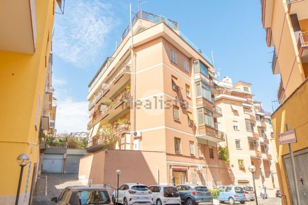 appartamento in vendita a Roma in zona Gianicolense