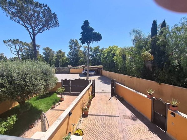 casa indipendente in vendita a Roma in zona Ostiense