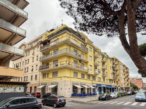 appartamento in vendita a Roma in zona Ostia