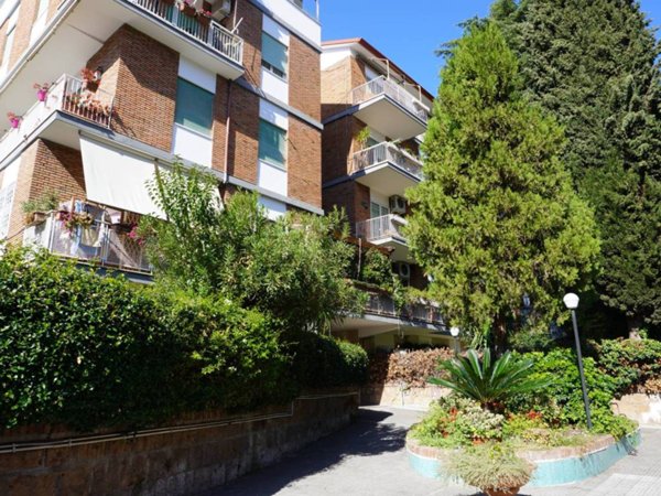 appartamento in vendita a Roma in zona Ostiense