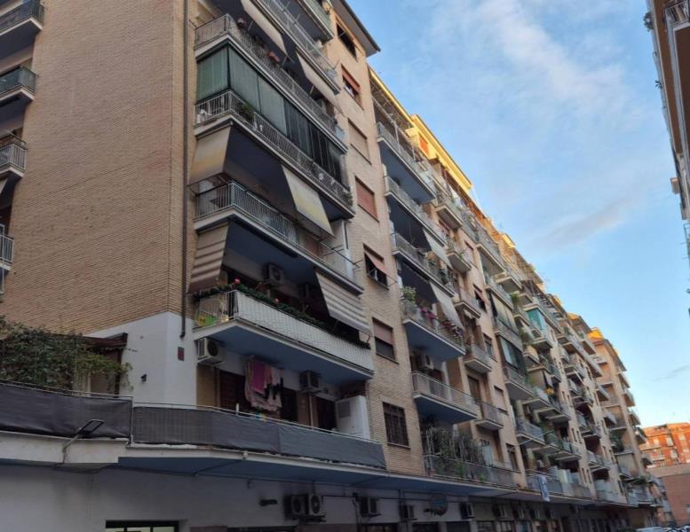 appartamento in vendita a Roma in zona Tuscolano