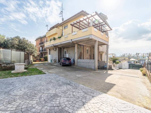 appartamento in vendita a Roma in zona Massimina/Casal Lumbroso
