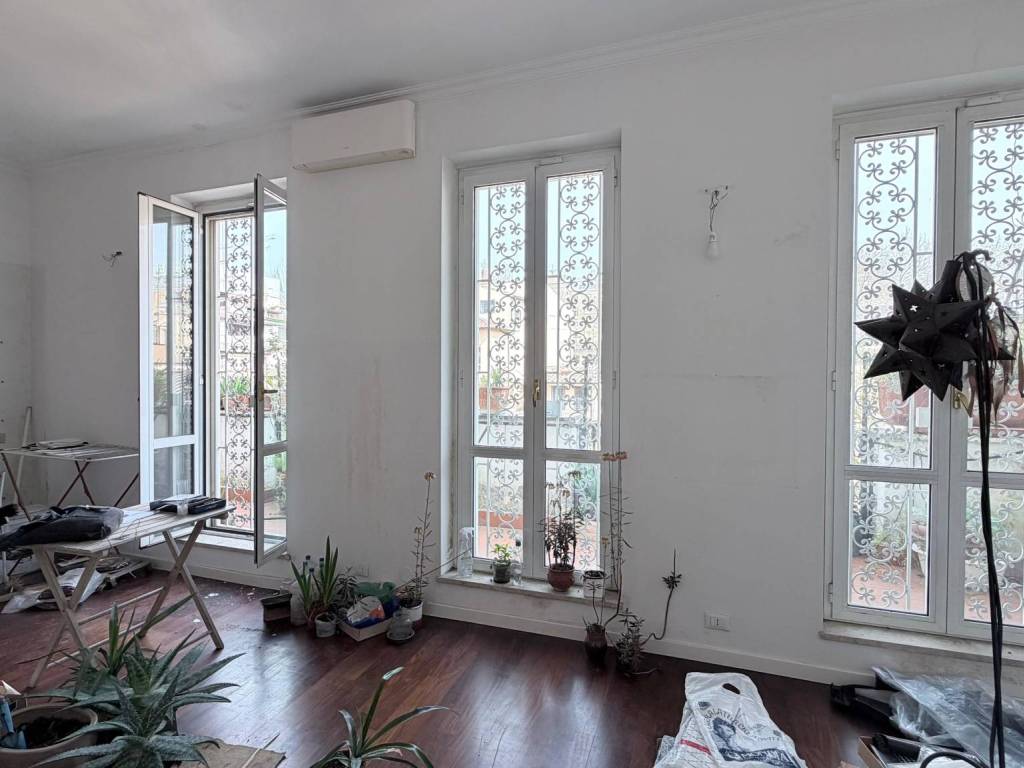 appartamento in vendita a Roma in zona Trevi-Colonna