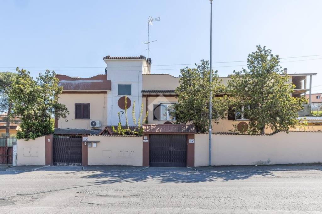 appartamento in vendita a Roma in zona Finocchio