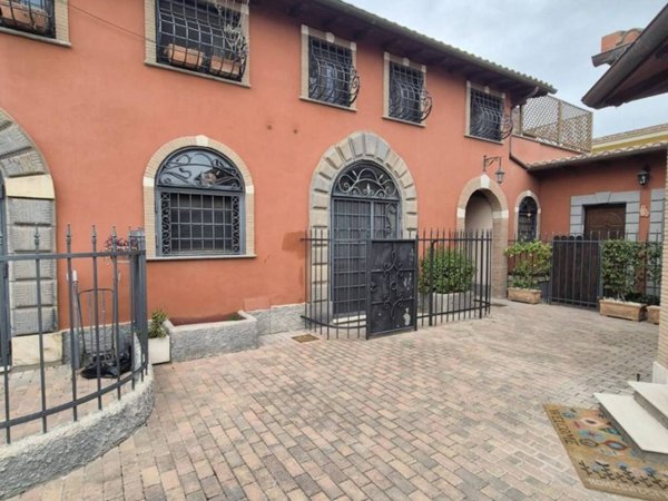 appartamento in vendita a Roma in zona Dragona/Bagnoletto