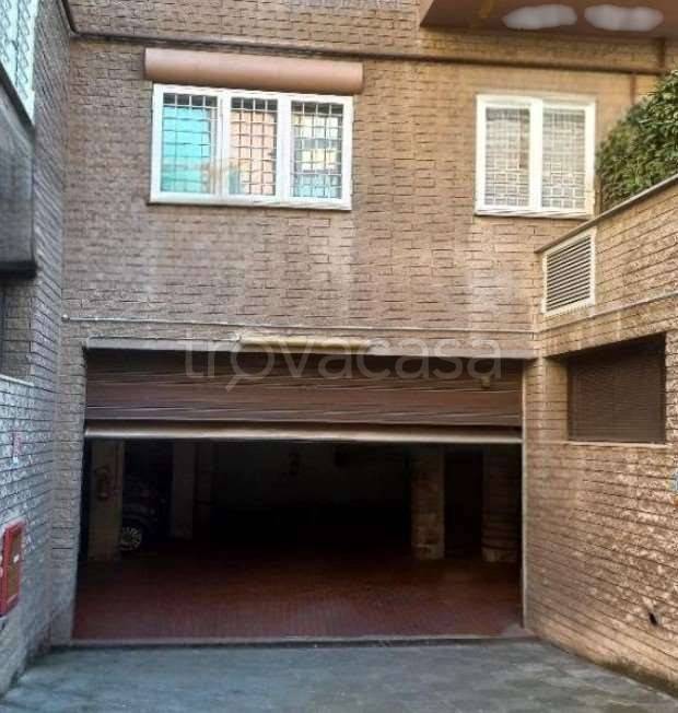 appartamento in vendita a Roma in zona Ardeatino