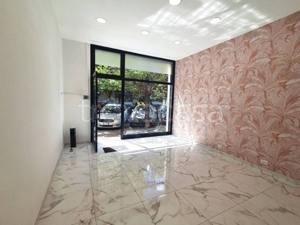 negozio in vendita a Roma in zona Appio Latino