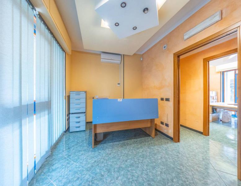ufficio in vendita a Roma in zona Appio Claudio