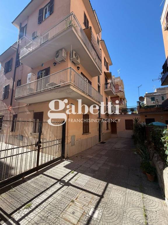 appartamento in vendita a Roma in zona Prenestino-Centocelle