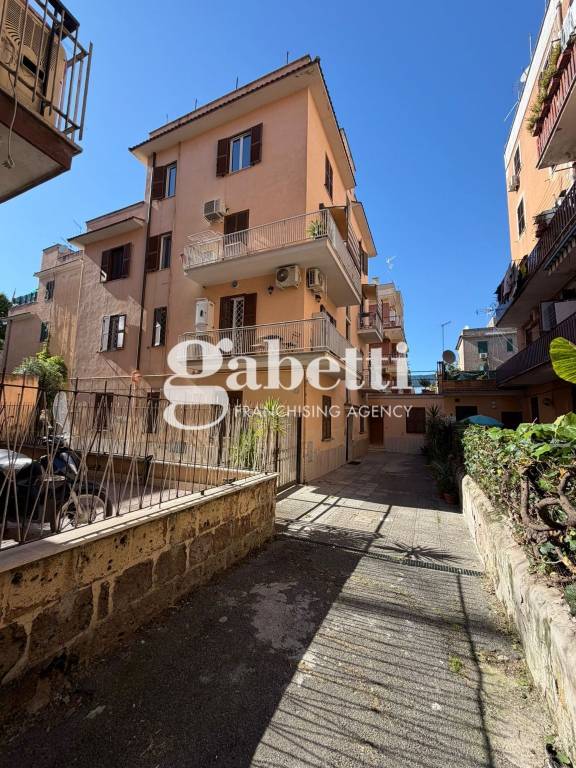 appartamento in vendita a Roma in zona Prenestino-Centocelle