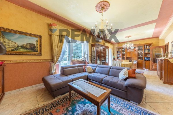 appartamento in vendita a Roma in zona Tor Bella Monaca