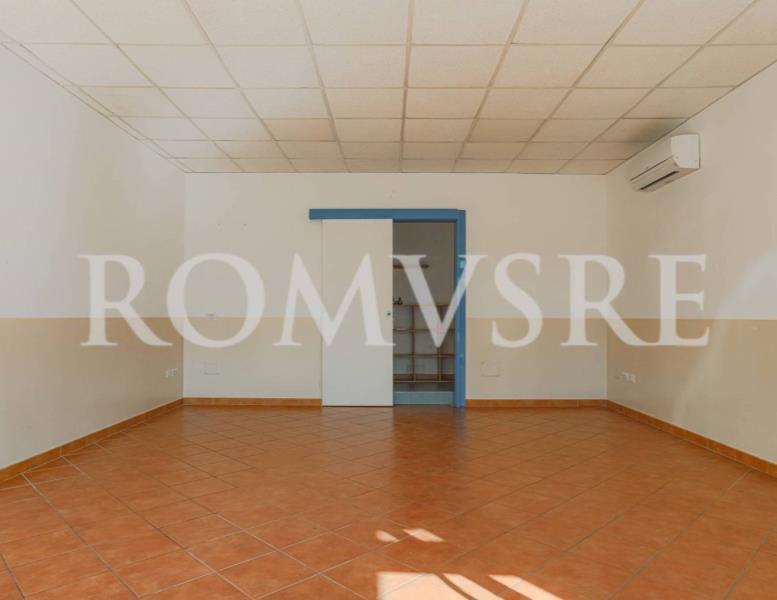 negozio in vendita a Roma in zona Infernetto