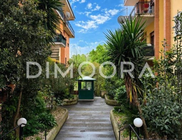 appartamento in vendita a Roma in zona Tomba di Nerone