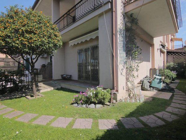 casa indipendente in vendita a Roma in zona Ostia Antica