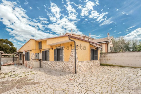 casa indipendente in vendita a Roma in zona Giardini di Corcolle