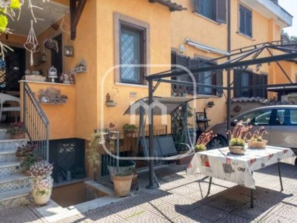 casa indipendente in vendita a Roma in zona Ostiense