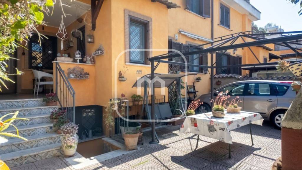 casa indipendente in vendita a Roma in zona Ostiense