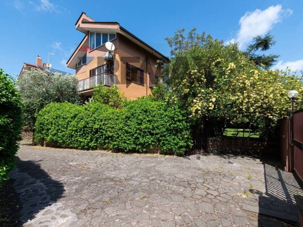 casa indipendente in vendita a Roma in zona Axa