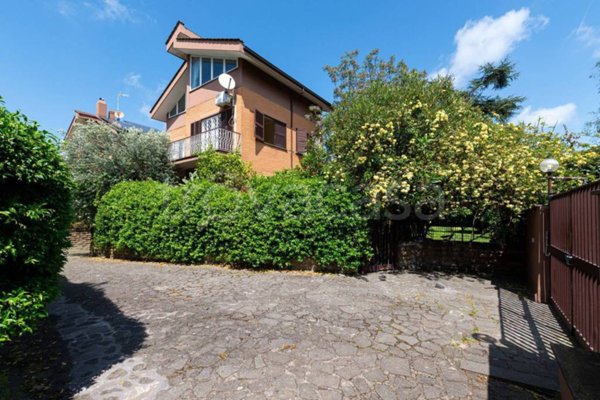 casa indipendente in vendita a Roma in zona Axa