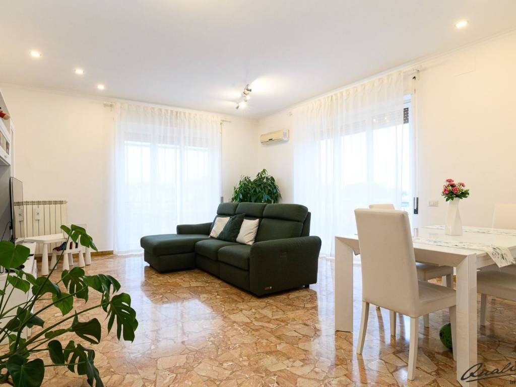 appartamento in vendita a Roma in zona Casal Morena