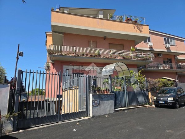 locale commerciale in vendita a Roma in zona Tor Vergata/Torrenova