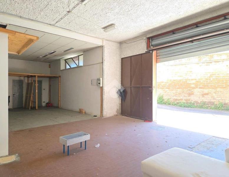locale commerciale in vendita a Roma