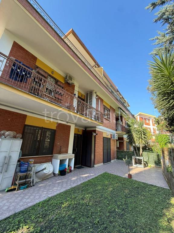 appartamento in vendita a Roma in zona Torre Gaia