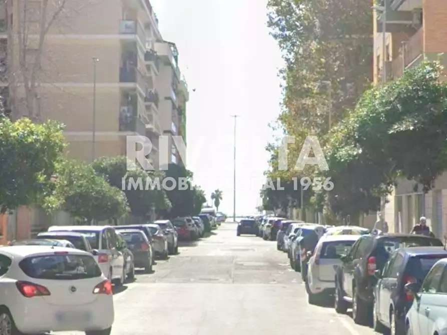 locale commerciale in vendita a Roma in zona Ostia