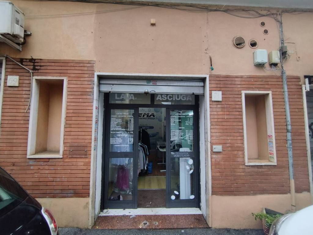negozio in vendita a Roma in zona Monte Sacro/Talenti