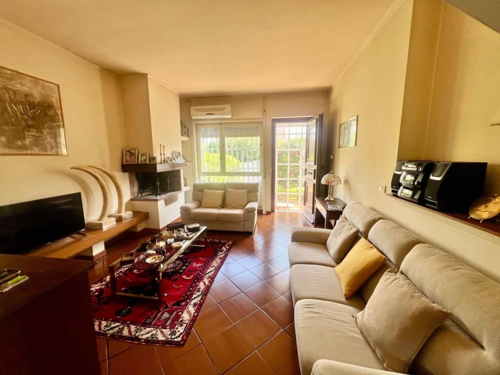 appartamento in vendita a Roma in zona Casal Palocco