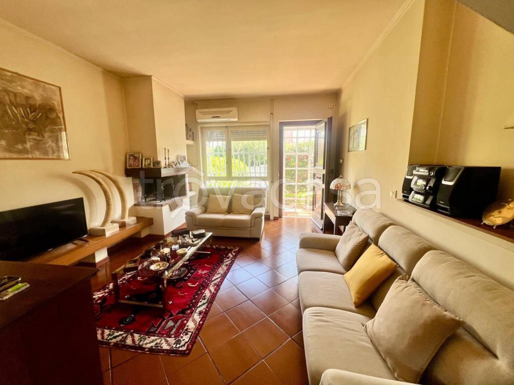 appartamento in vendita a Roma in zona Casal Palocco