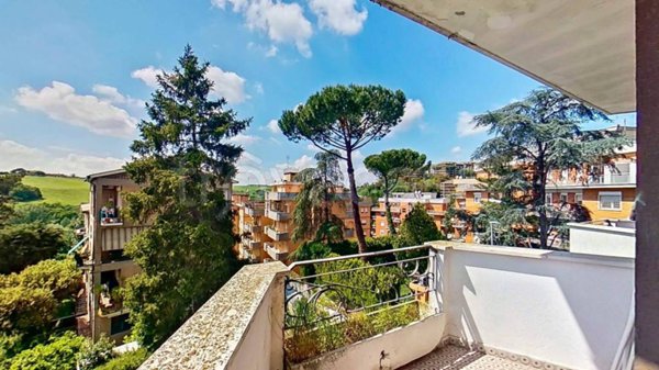 appartamento in vendita a Roma in zona Tomba di Nerone