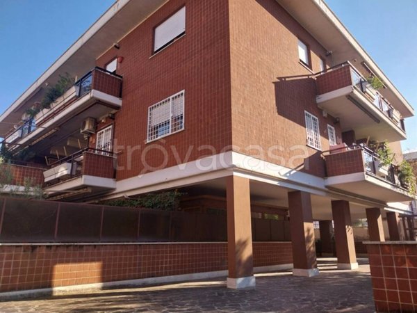 appartamento in vendita a Roma in zona Torre Maura