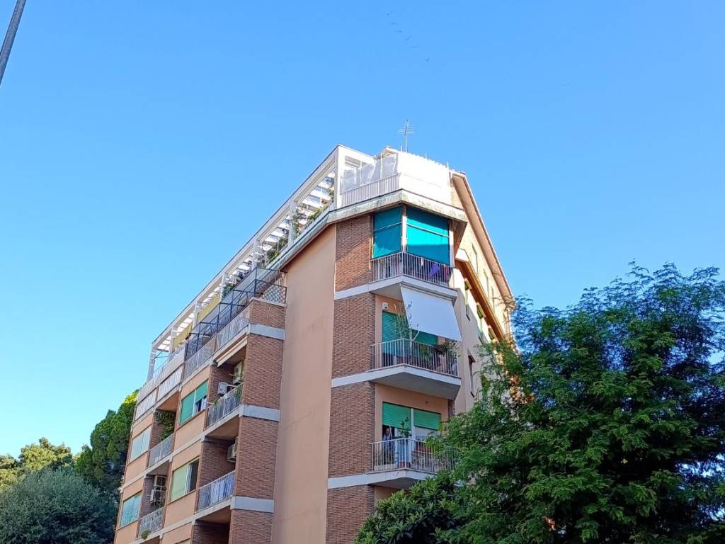 appartamento in vendita a Roma in zona Appio Latino