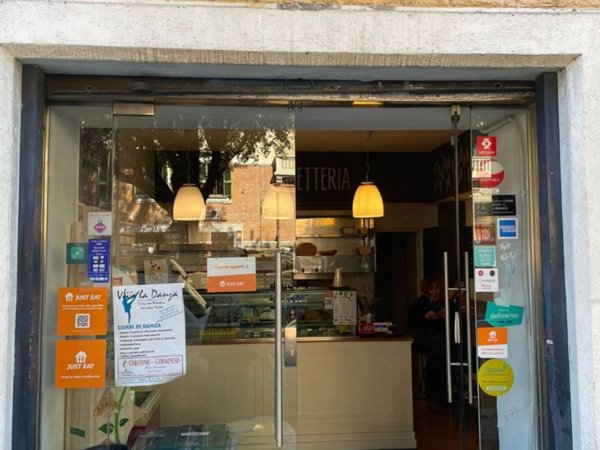 negozio in vendita a Roma in zona Trieste