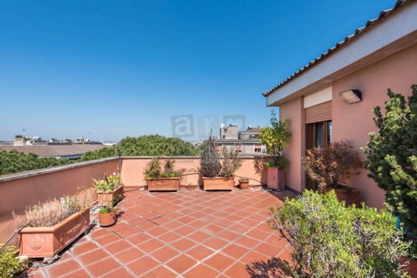 appartamento in vendita a Roma in zona Ardeatino
