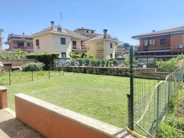 appartamento in vendita a Roma in zona Tor di Quinto