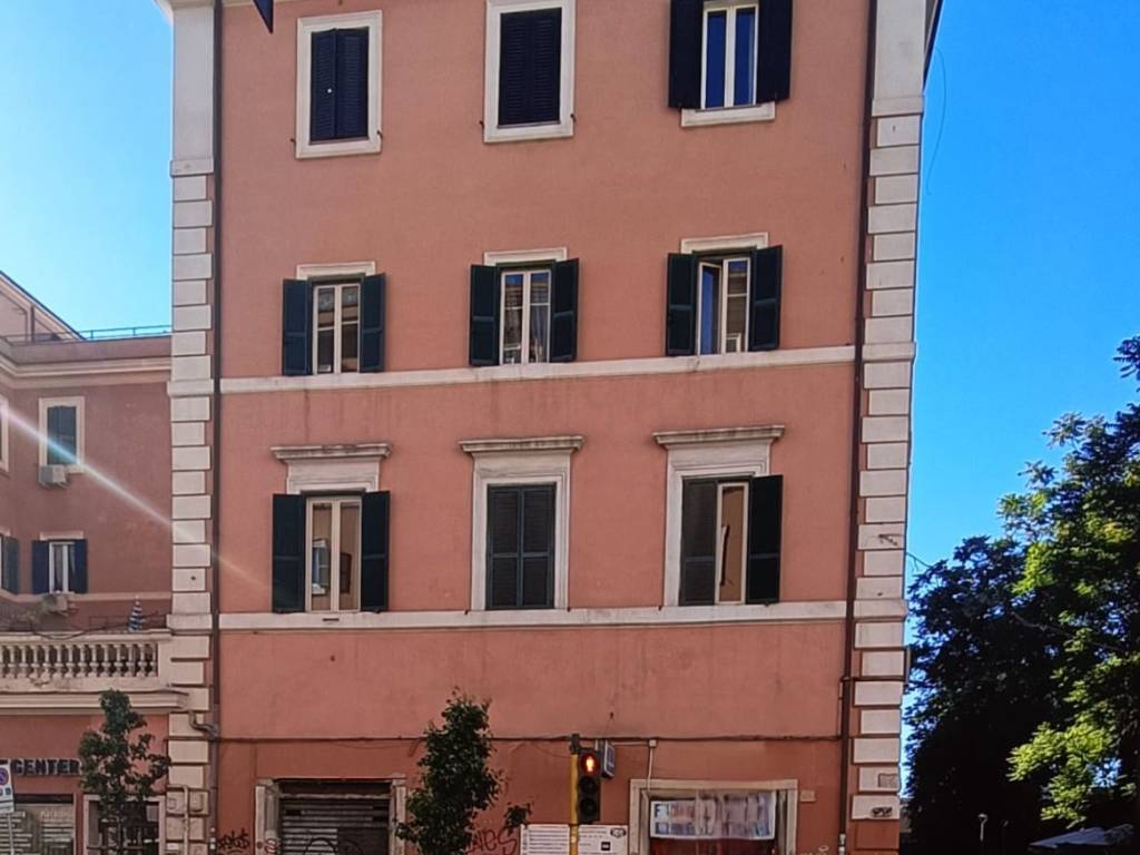 negozio in vendita a Roma in zona Tiburtino