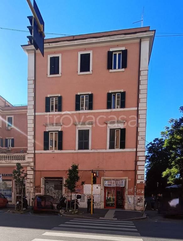 negozio in vendita a Roma in zona Tiburtino
