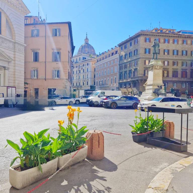 negozio in vendita a Roma in zona Parione/Sant'Eustachio