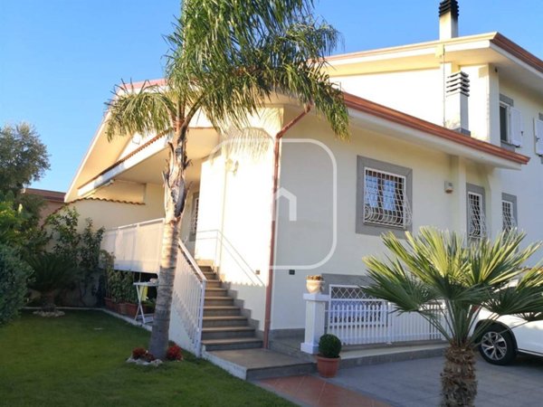 casa indipendente in vendita a Roma in zona Finocchio