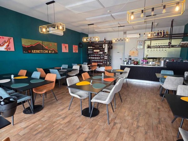 negozio in vendita a Roma in zona Infernetto