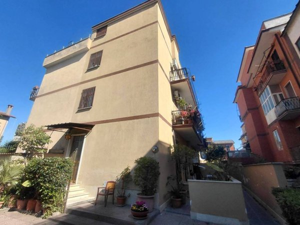 appartamento in vendita a Roma in zona Torre Angela