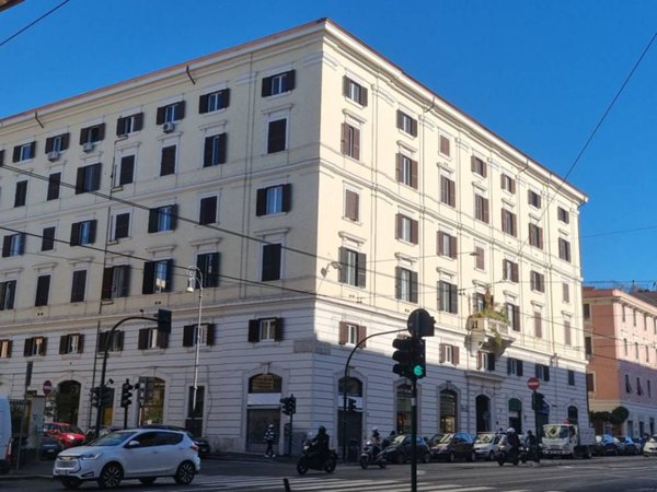 appartamento in vendita a Roma in zona Esquilino