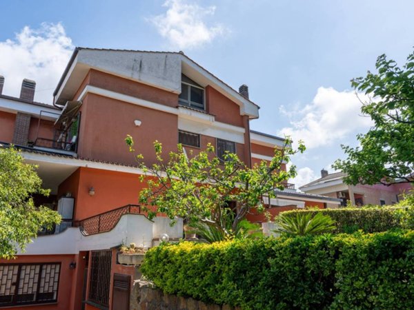casa indipendente in vendita a Roma in zona Axa