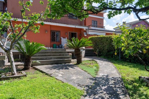 casa indipendente in vendita a Roma in zona Axa